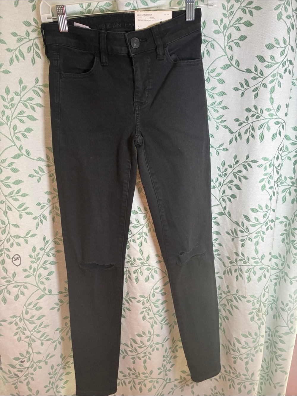 American Eagle Outfitters Black Women's Skinny Jeans with Knee Rips